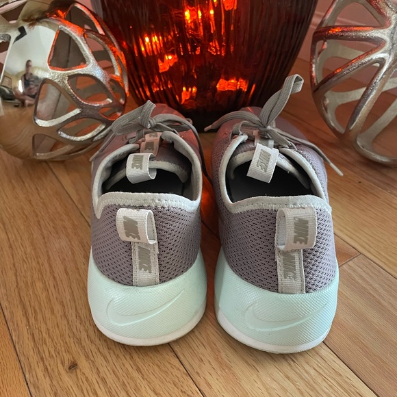 NIke runners - Picture 2 of 8